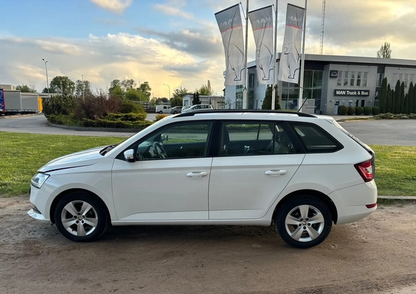 Skoda Fabia cena 29900 przebieg: 75000, rok produkcji 2021 z Puszczykowo małe 67